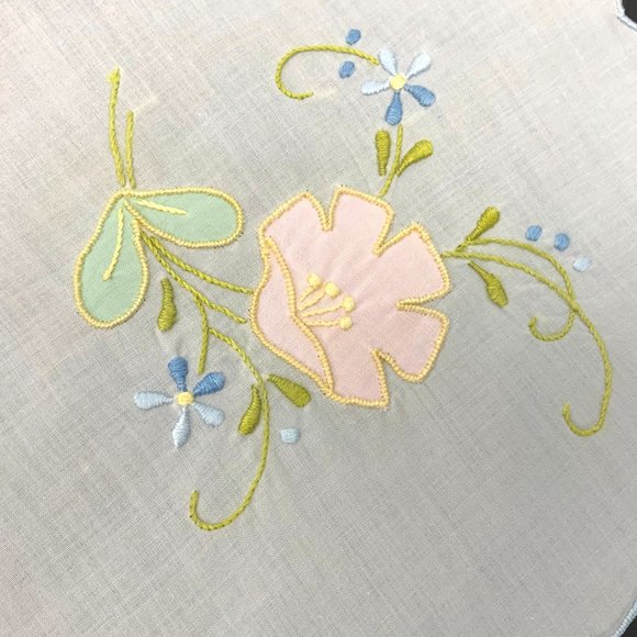 Vintage Bread Busket Napkin Hand Embroidered Flowers - Picture 15 of 16
